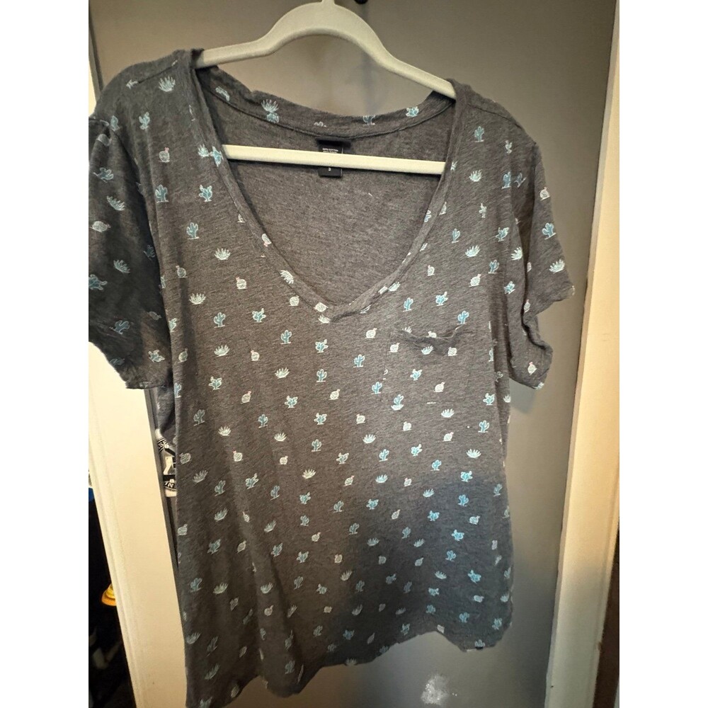 Torrid size 3 gray cactus v neck t shirt